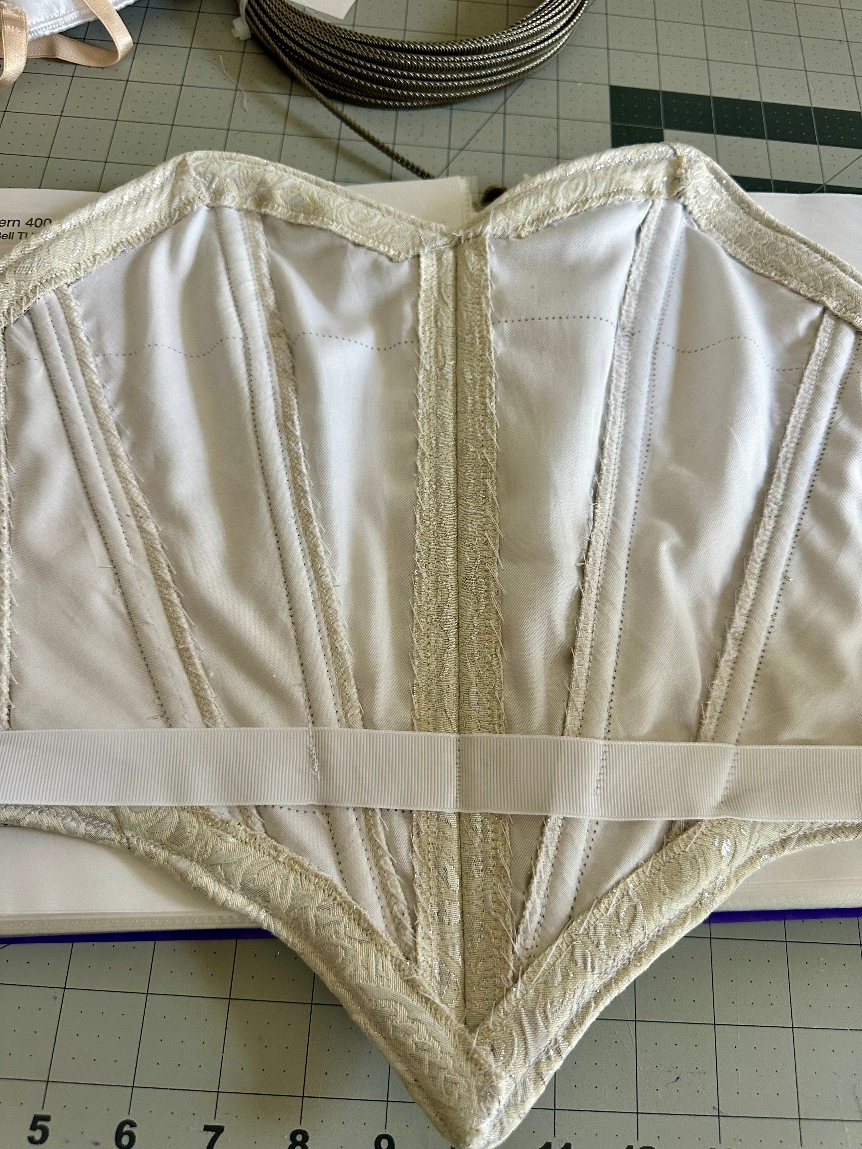 Sweetheart neckline 10-piece bodice (made to order)